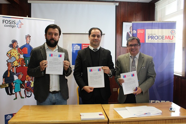 FIRMAN COMPROMISO DE TRABAJO QUE BENEFICIA A MUJERES EMPRENDERDORAS