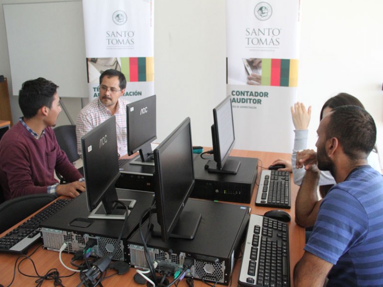 Estudiantes de Santo Tomás orientarán a contribuyentes en proceso Operación Renta 2017.