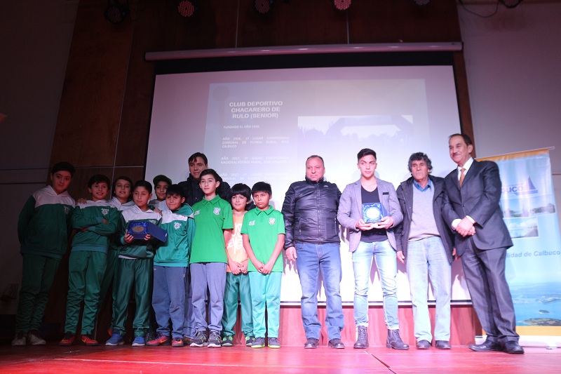 Premiación a mejores deportistas calbucanos derrochó talento en la Casa de Cultura