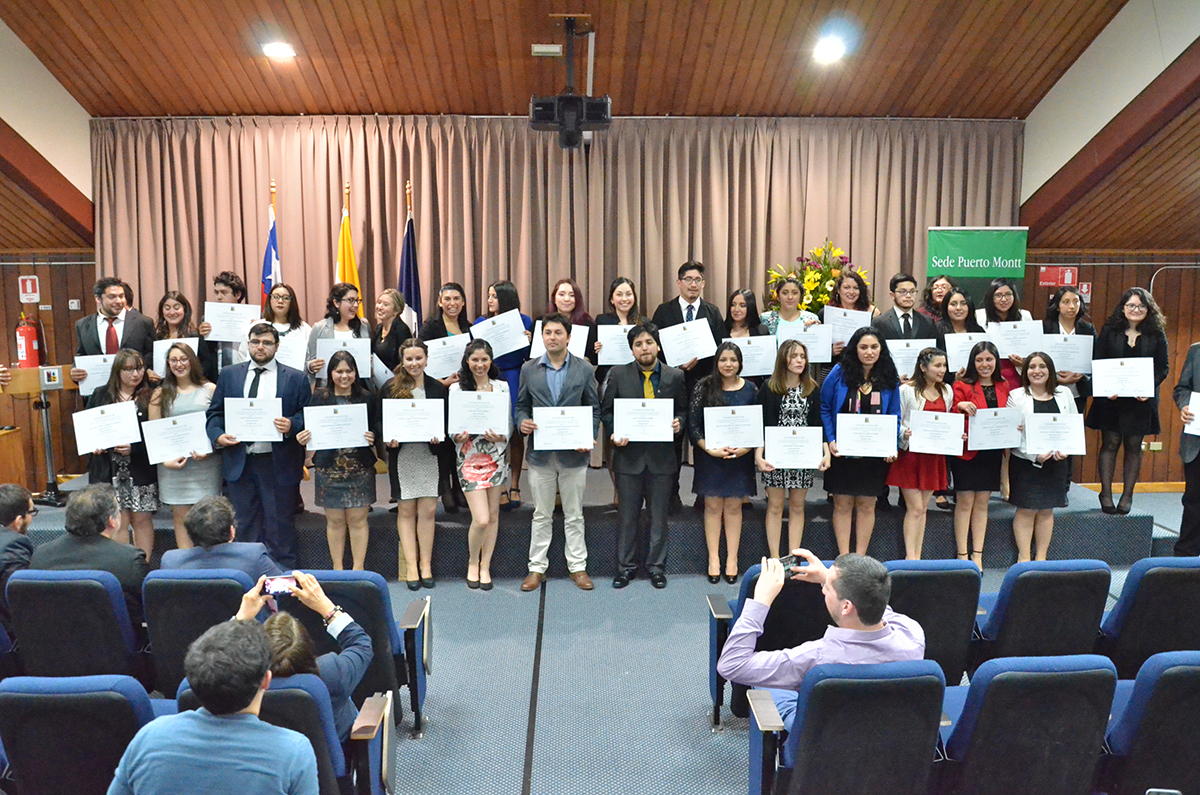 43 psicólogos con Sello UACh se titularon este 2017