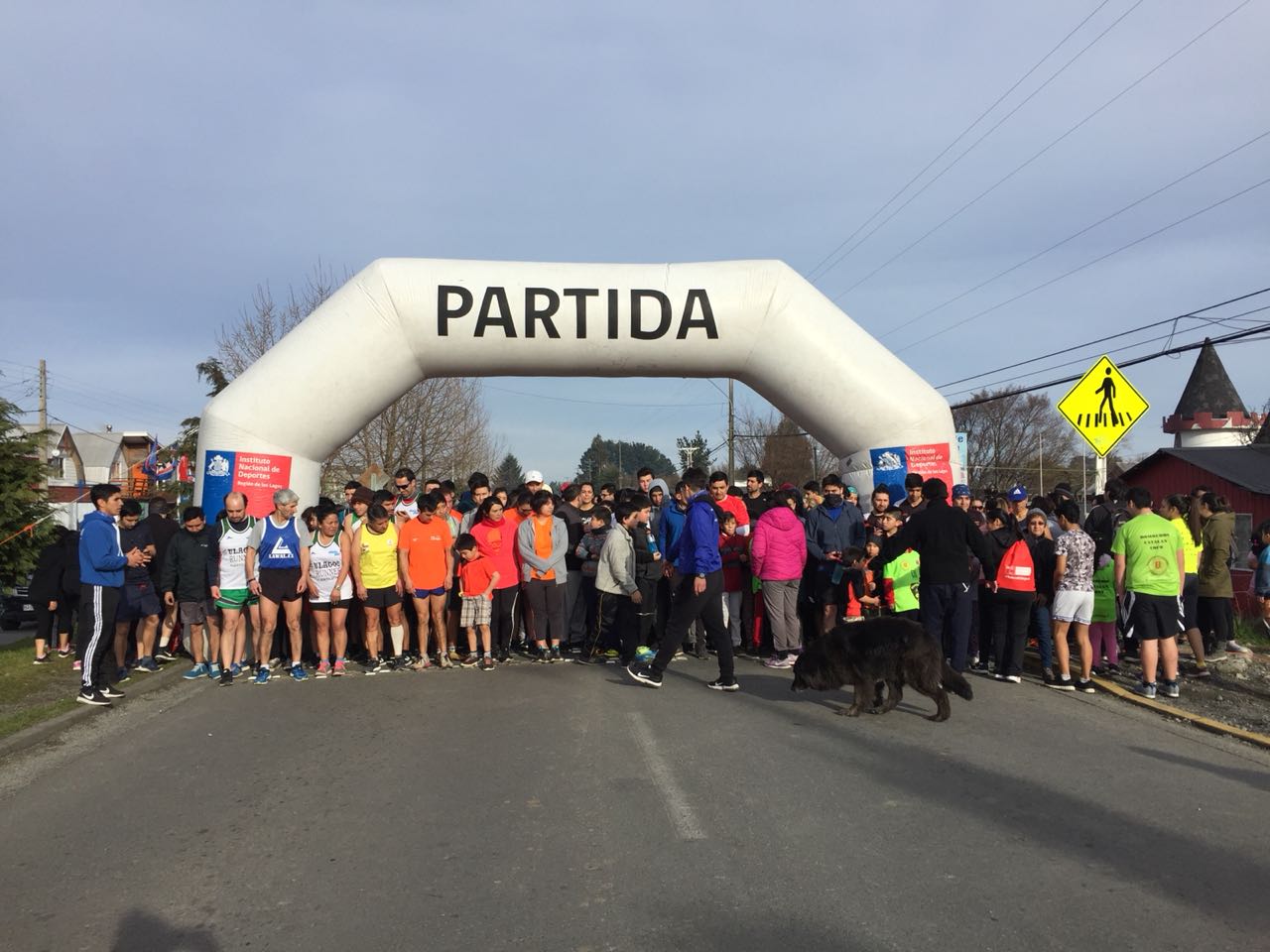 Masiva participación de la comunidad de Alerce en corrida familiar de bomberos.