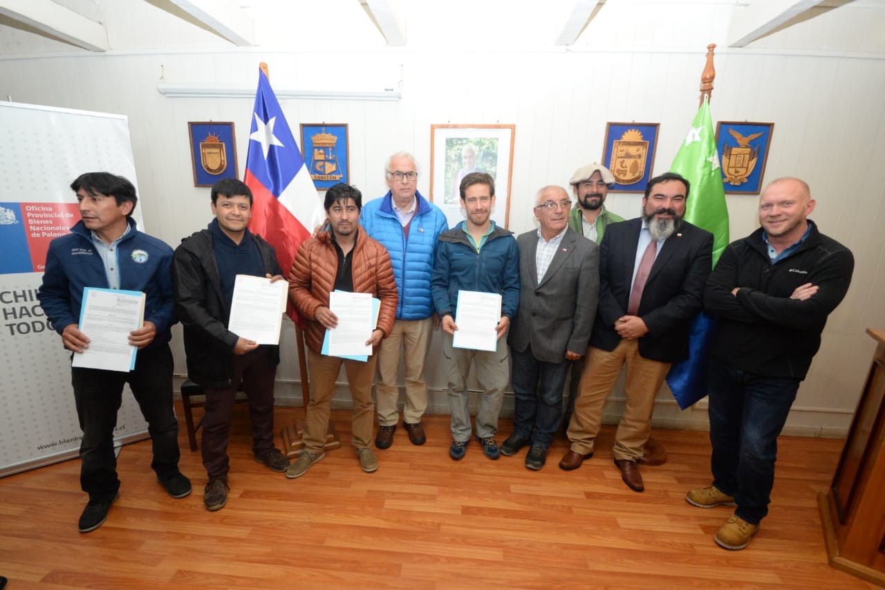 Bienes Nacionales entrega concesiones a Troperos, montañistas, karatecas y futbolistas de la comuna Chaiten
