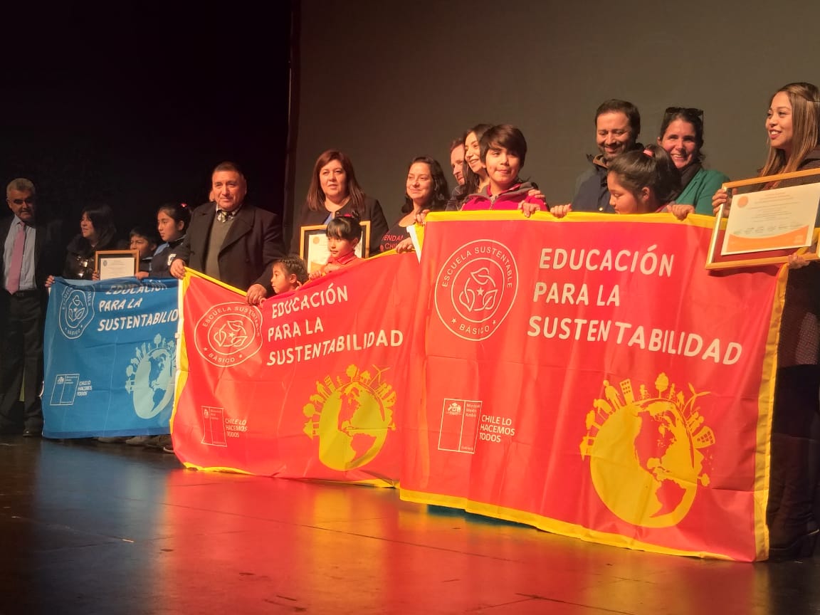 Establecimientos educacionales de Chiloé recibieron certificación ambiental