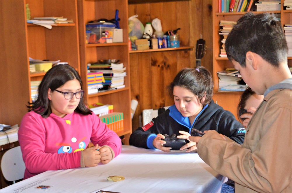 Se invita a investigadores (as) a desarrollar Charlas Científicas para estudiantes de la región