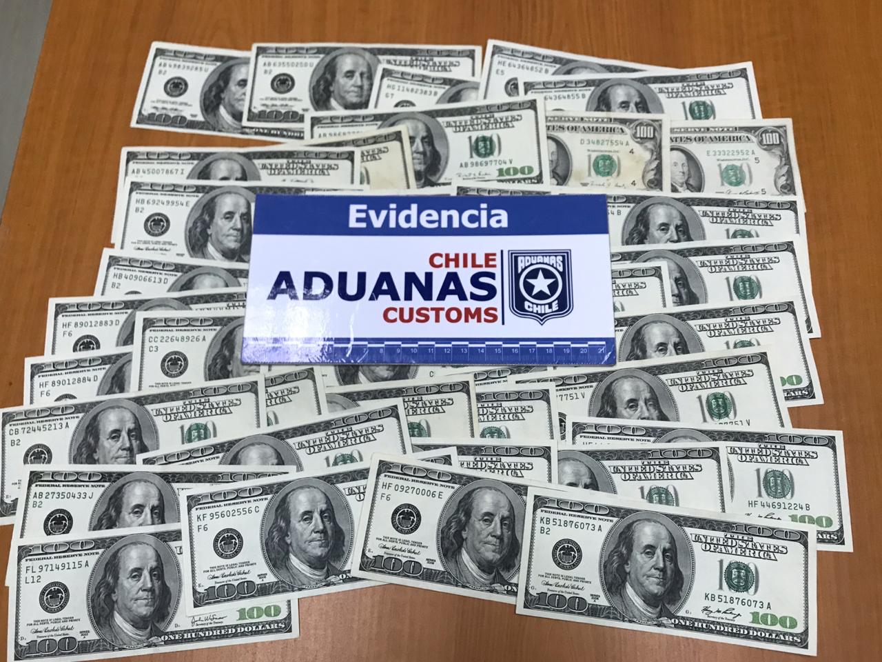 Aduanas sorprende a conductor portando más de 13 mil dólares ocultos en Paso Icalma