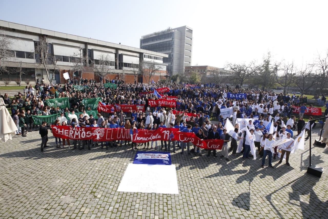 Jóvenes voluntarios están misionando y trabajando en la región de Los Lagos