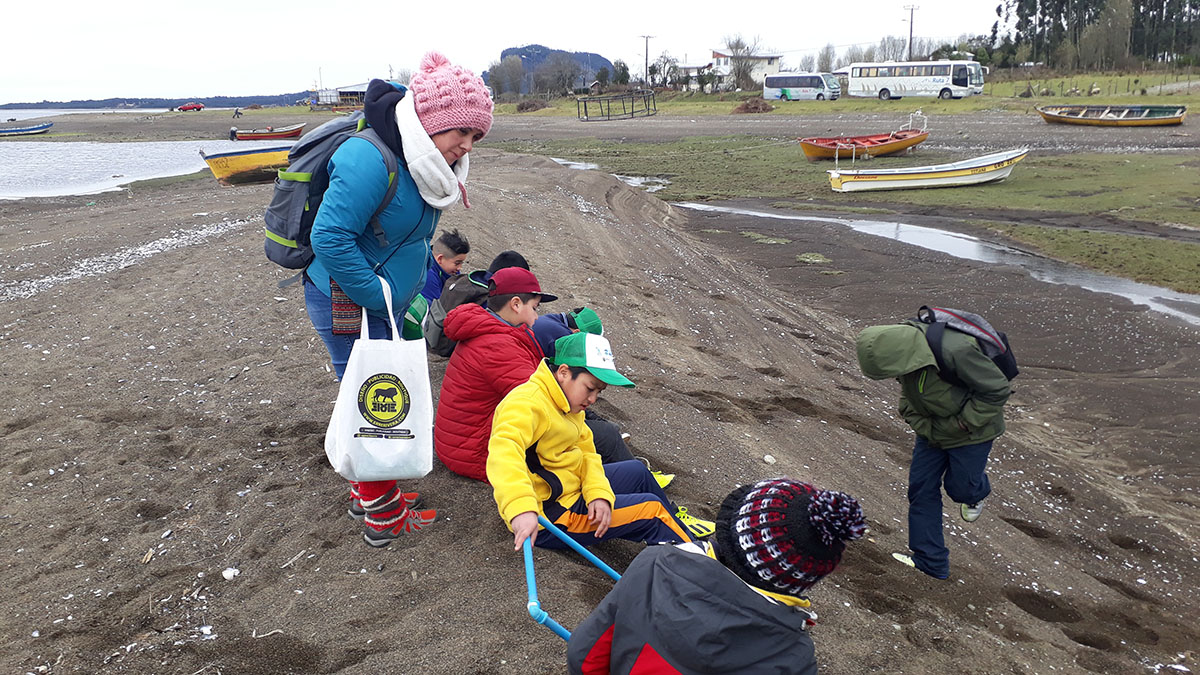 Primer encuentro de forjadores ambientales de Hualaihué con 20 establecimientos educacionales