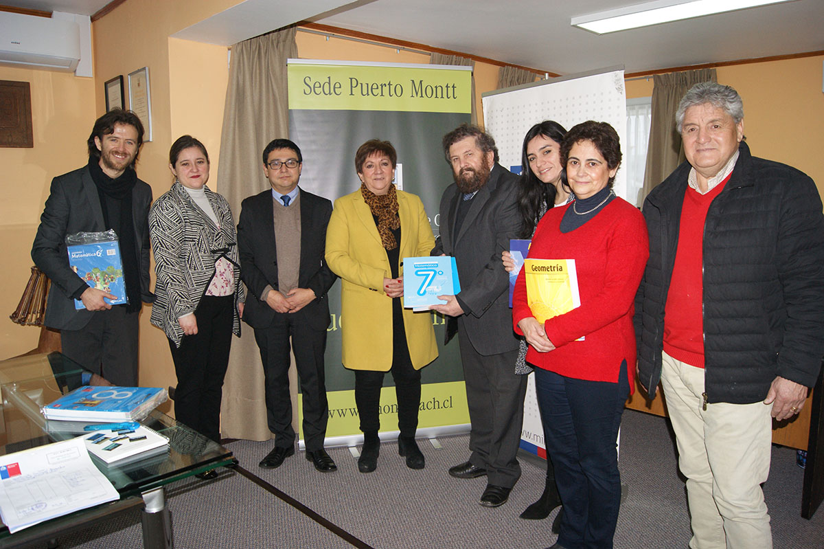 Departamento Provincial de Educación de Llanquihue dona textos escolares a la UACh