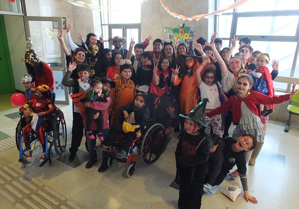 Oncología Infantil del Hospital Puerto Montt celebró Halloween junto a pacientes y sus familias