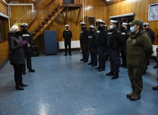 Delegada despliega con policías y servicios amplia fiscalización en Castro