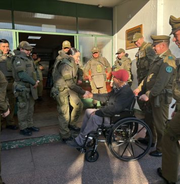 Carabineros de la 1ra Comisaría de Osorno entregan silla de ruedas