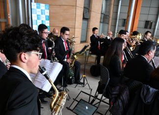 Música y villancicos en violín llegan al Hospital Puerto Montt