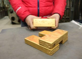 Aduanas finaliza el año rematando 3 lingotes de oro, ruedas de avión, vehículos, tecnologías